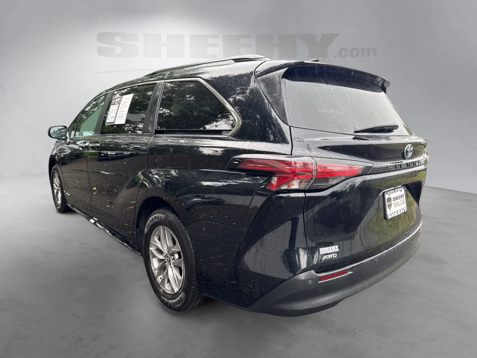 Used 2021 Midnight Black Metallic Toyota XLE image 14