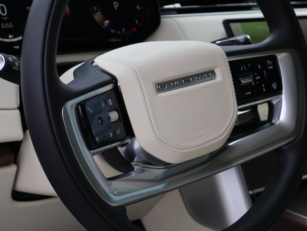 Used 2026 Santorini Black Metallic Land Rover SE image 18