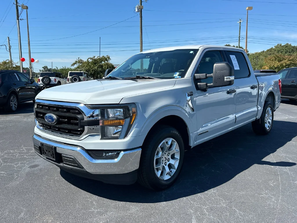 Used 2023 White Ford XLT image 3