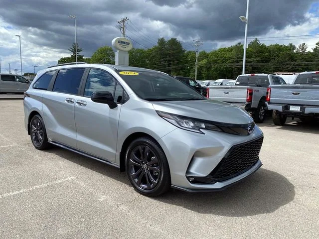 2025 Toyota Sienna XSE 7-Passenger Hybrid FWD's photo