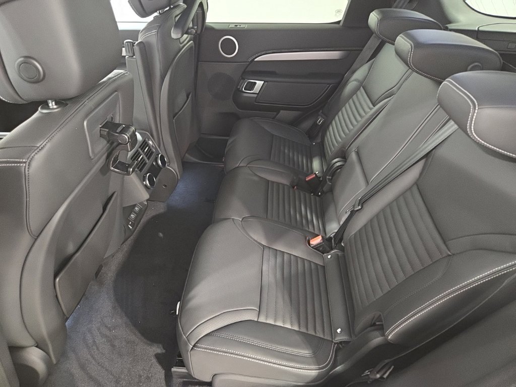 New 2026 Fuji White Land Rover Dynamic SE image 22