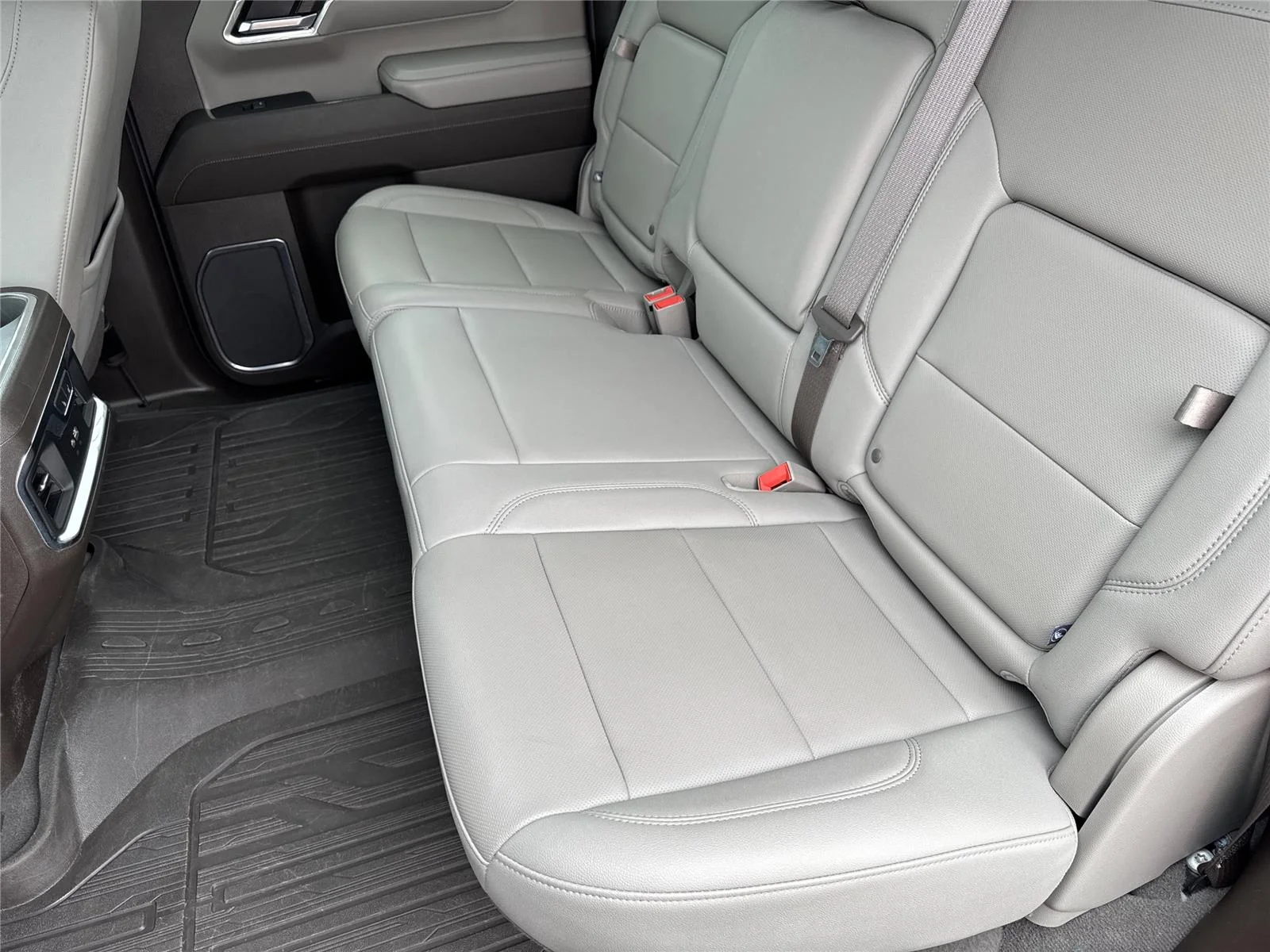 Used 2024 Titanium Rush Metallic GMC SLT image 31