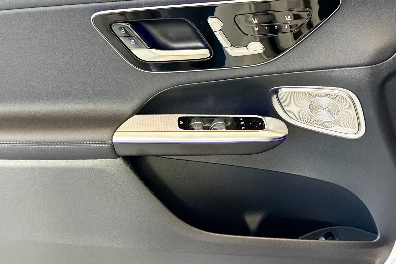 New 2026 Polar White Mercedes-Benz GLC 300 image 16