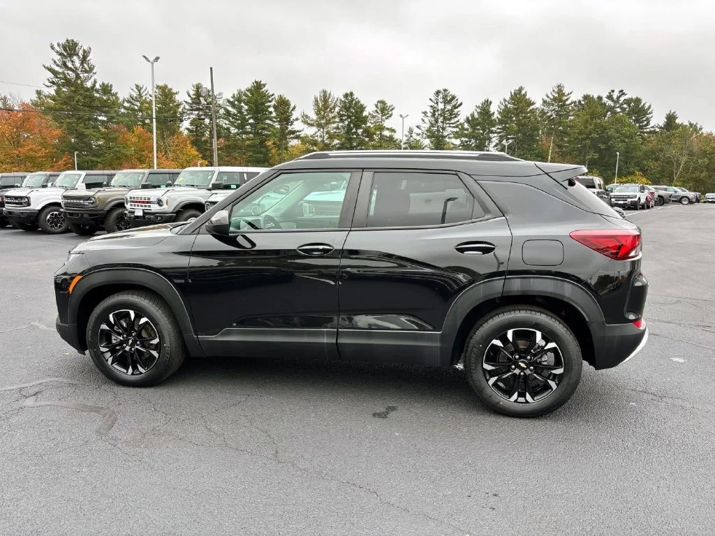 Used 2022 Black Metallic Chevrolet LT image 6