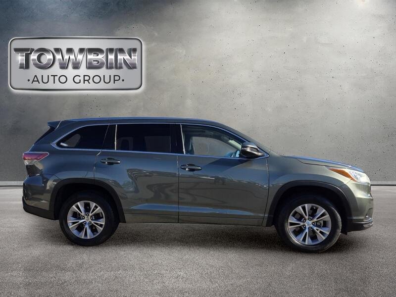 Used 2015 Green Toyota XLE V6 image 3