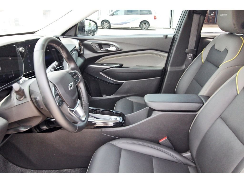 Used 2025 Gray Chevrolet ACTIV image 29