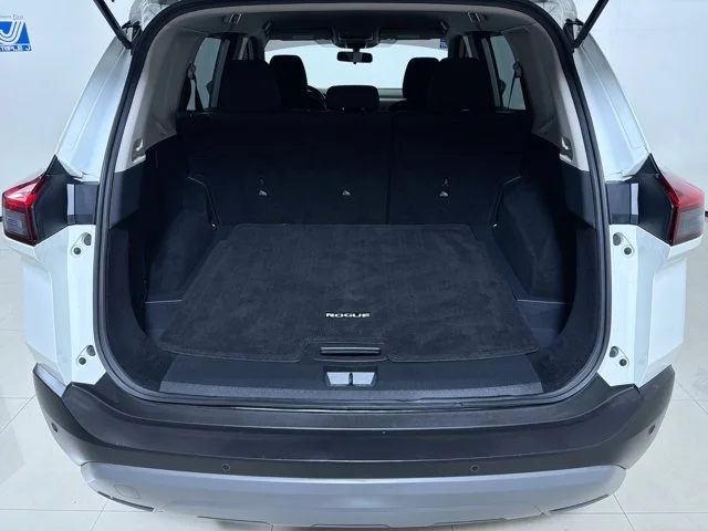 Used 2023 White Nissan S image 11