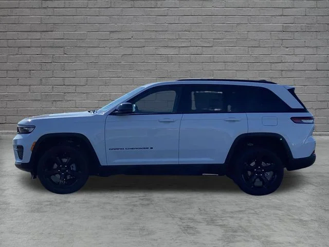 New 2025 Bright White Clear-Coat Exterior Paint Jeep Altitude image 6
