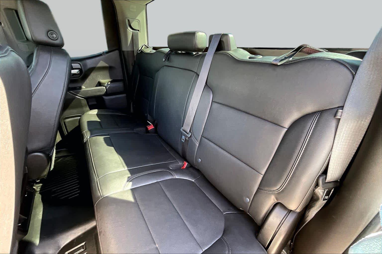 Used 2021 Summit White GMC  image 21