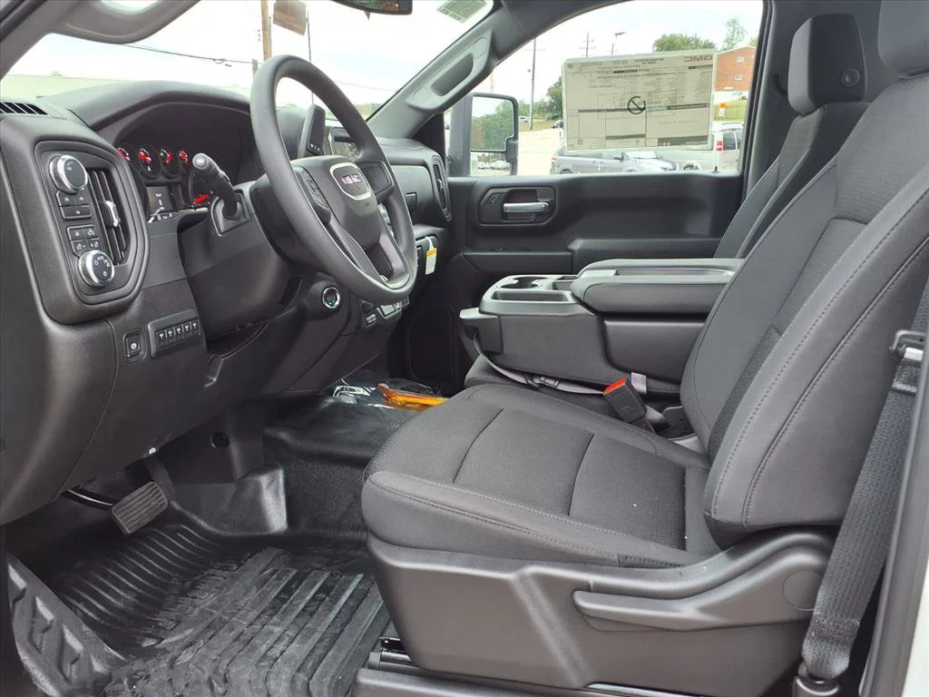 2025 GMC Sierra 3500HD Pro - Photo 15