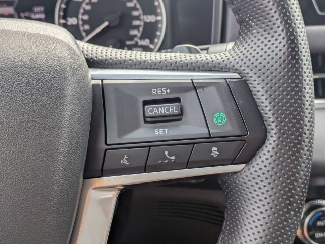 Used 2025  Mitsubishi SE image 29