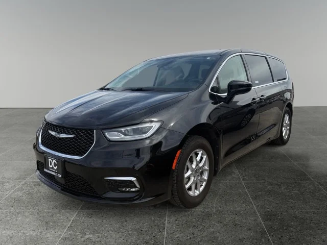 2024 Chrysler Pacifica Touring L's photo