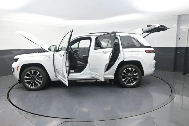 Used 2023 White Jeep Overland 4xe image 34