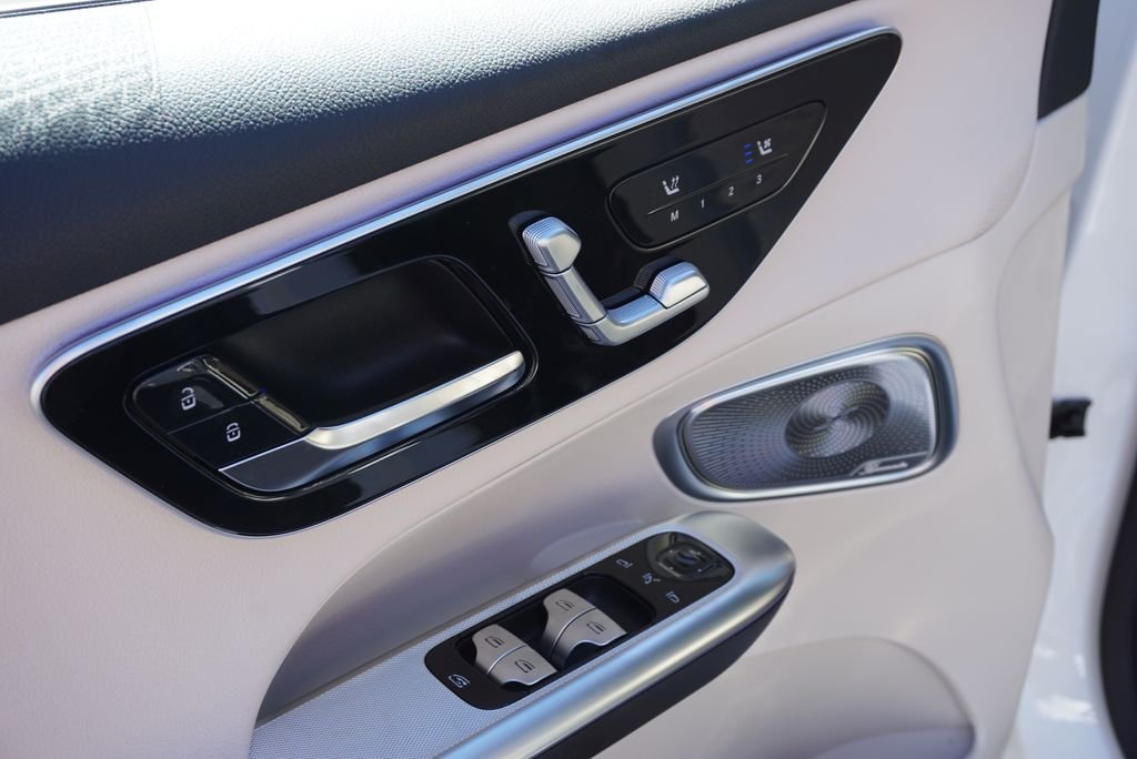 Used 2026 Polar White Mercedes-Benz GLC 300 image 21
