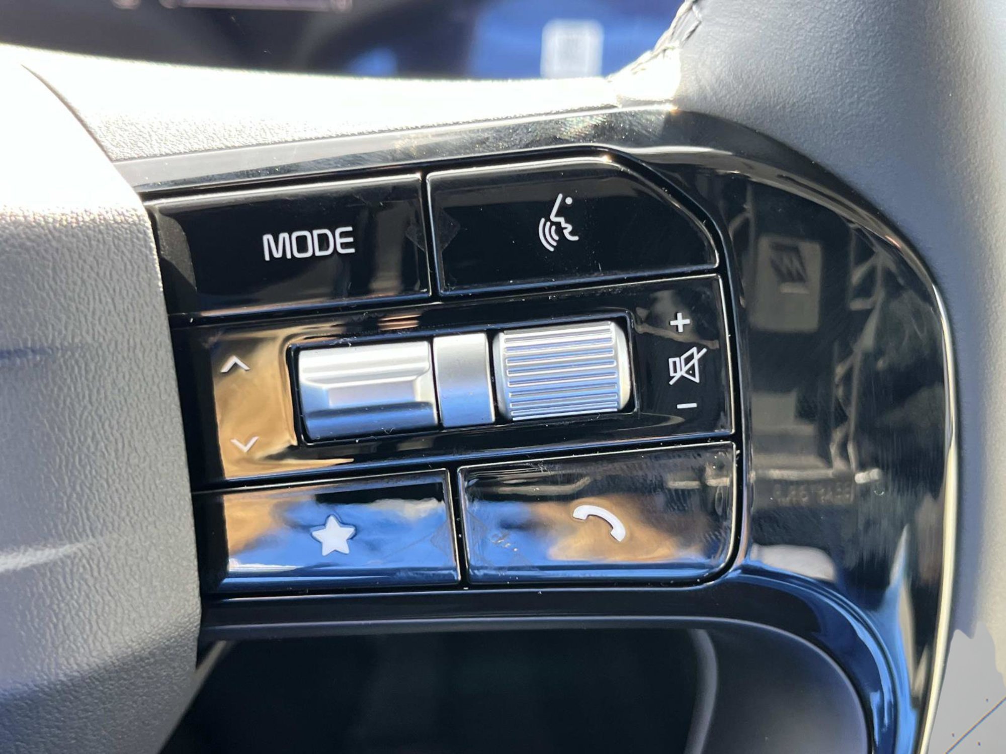 New 2026 Glacial White Pearl Kia EX image 29