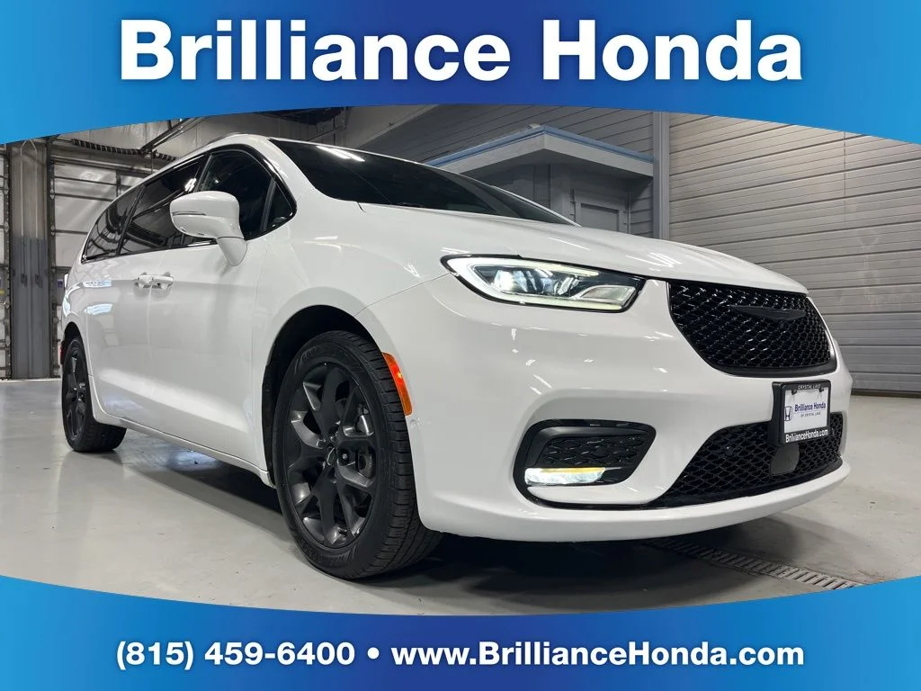 2022 Chrysler Pacifica Limited's photo