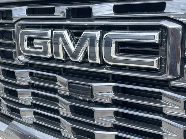 Used 2024 White GMC Denali Ultimate image 9