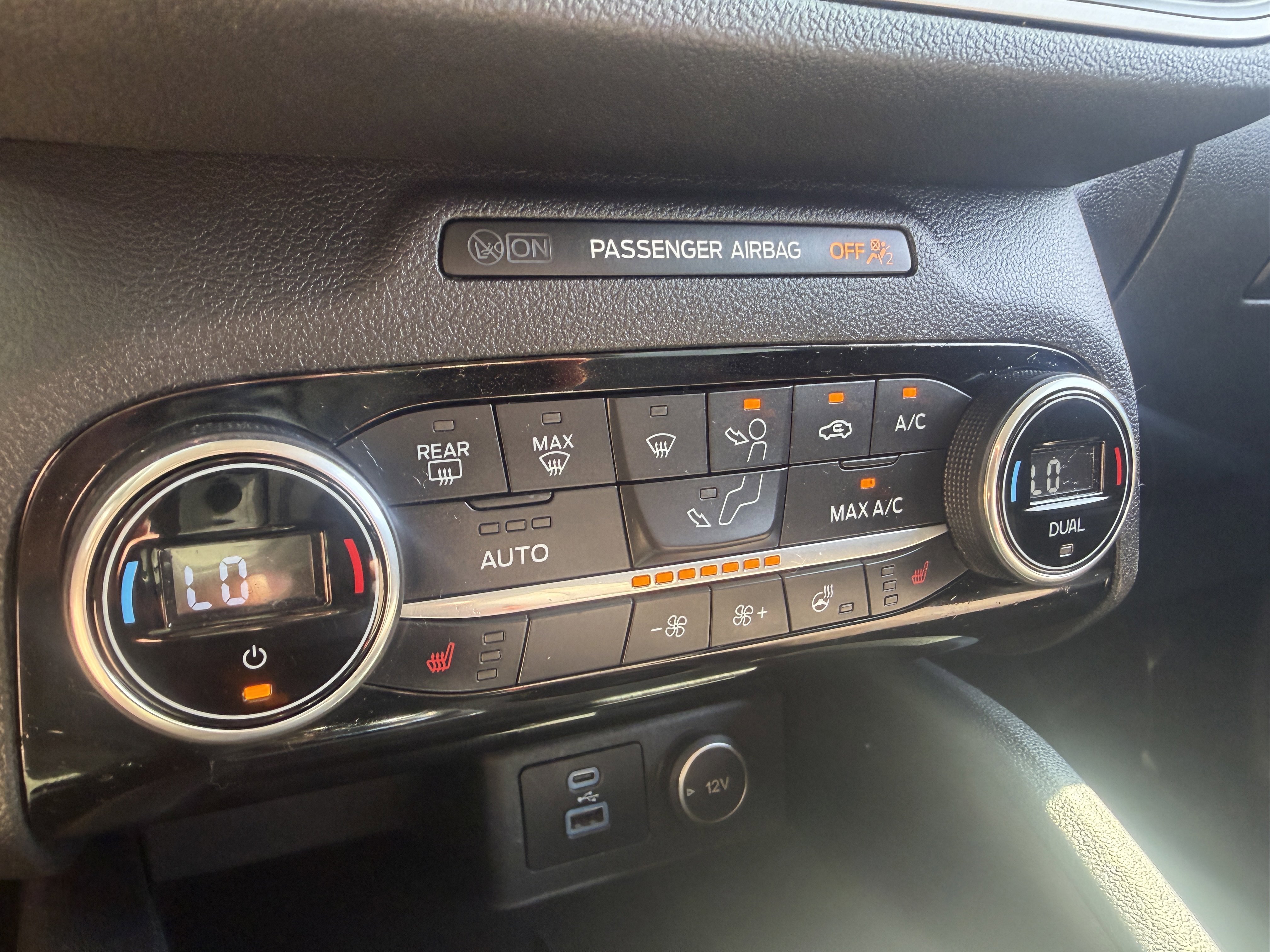 Used 2021 Oxford White Ford SE image 36