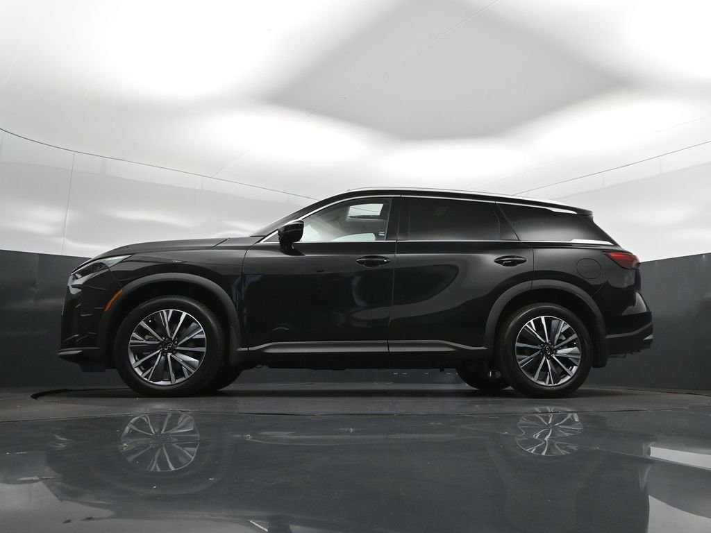 New 2027 MINERAL BLACK INFINITI Luxe FWD image 40