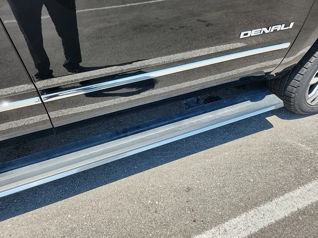 Used 2018 Onyx Black GMC Denali image 5