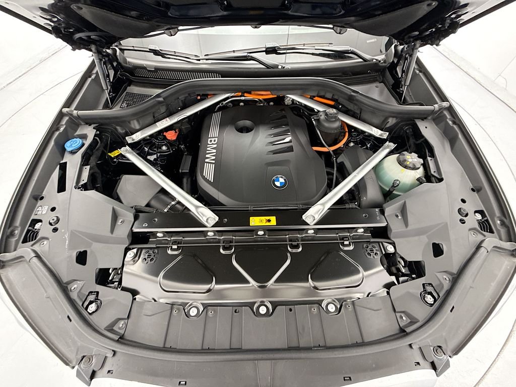 New 2026 Carbon Black Metallic BMW xDrive50e image 28