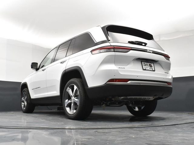 New 2026 Bright White Clear-Coat Exterior Paint Jeep Limited image 22