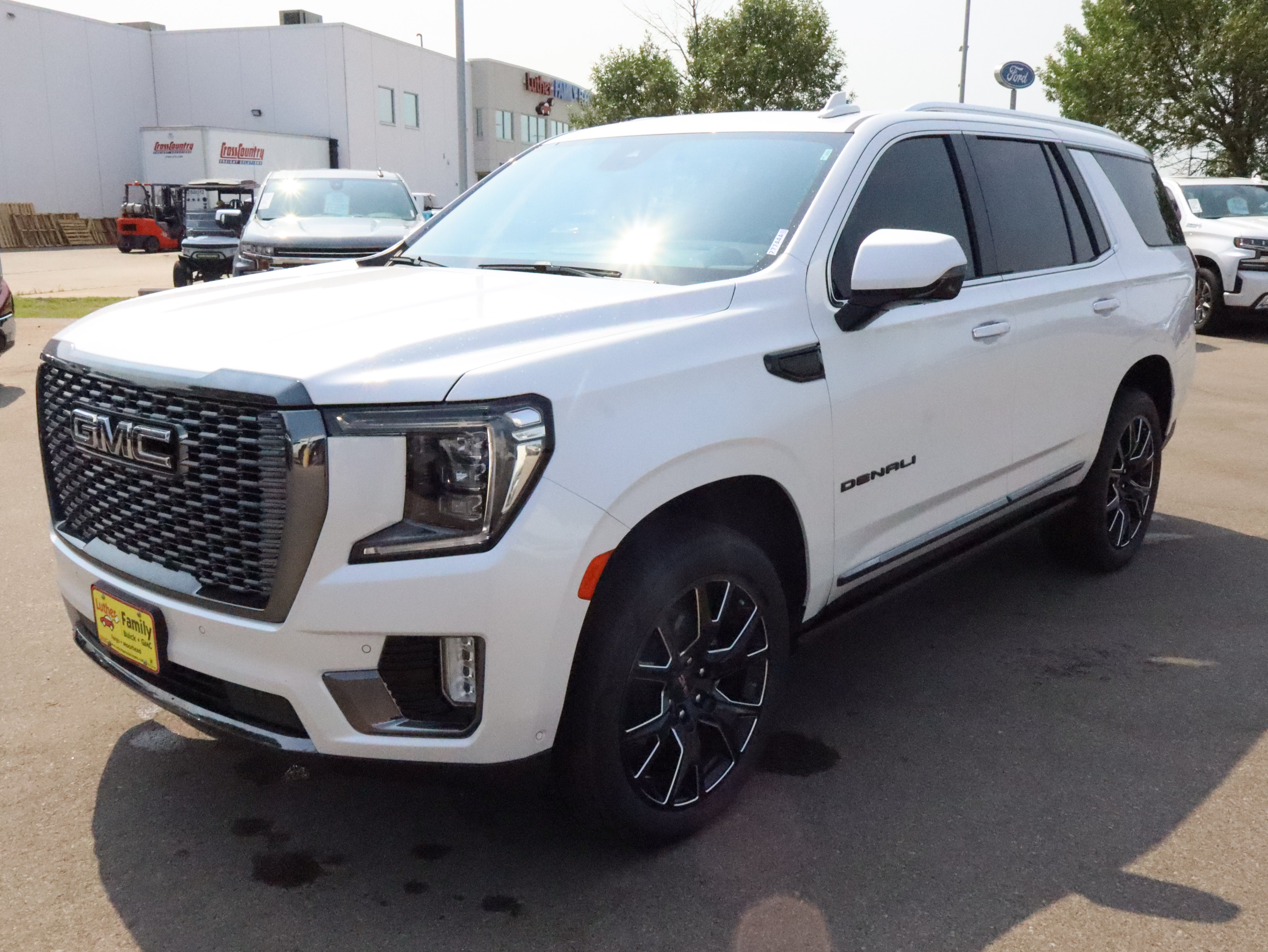 Used 2024 White Frost Tricoat GMC Denali Ultimate image 3
