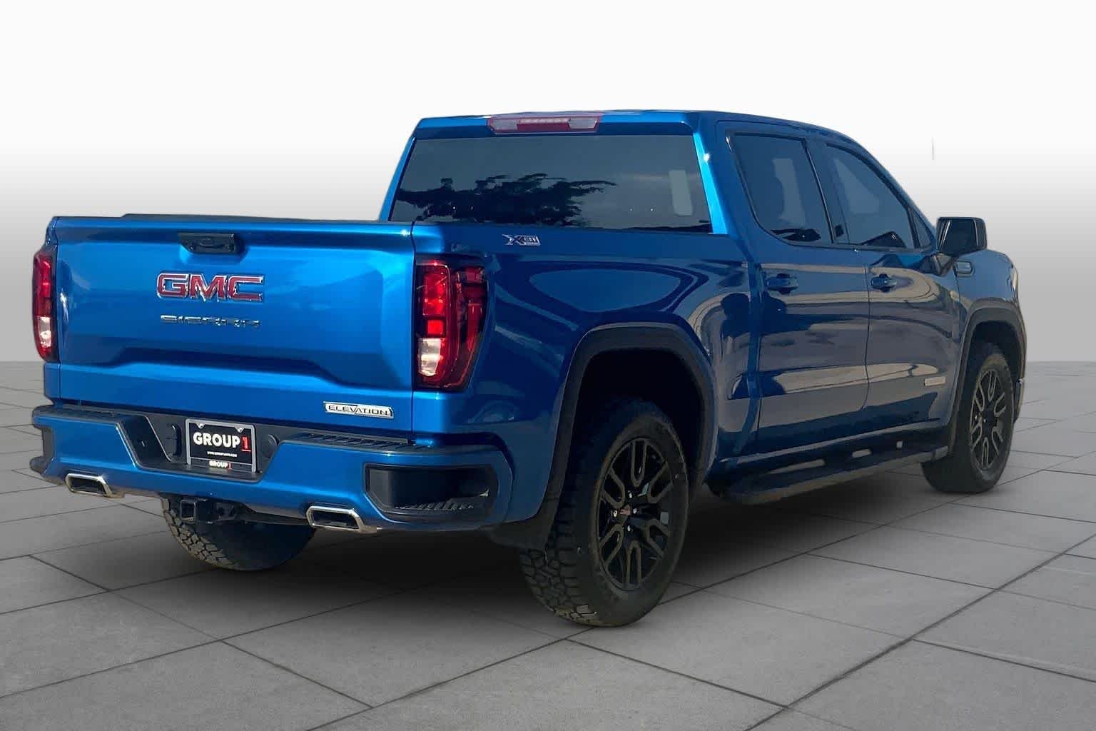 Used 2024 Dynamic Blue Metallic GMC Elevation image 12
