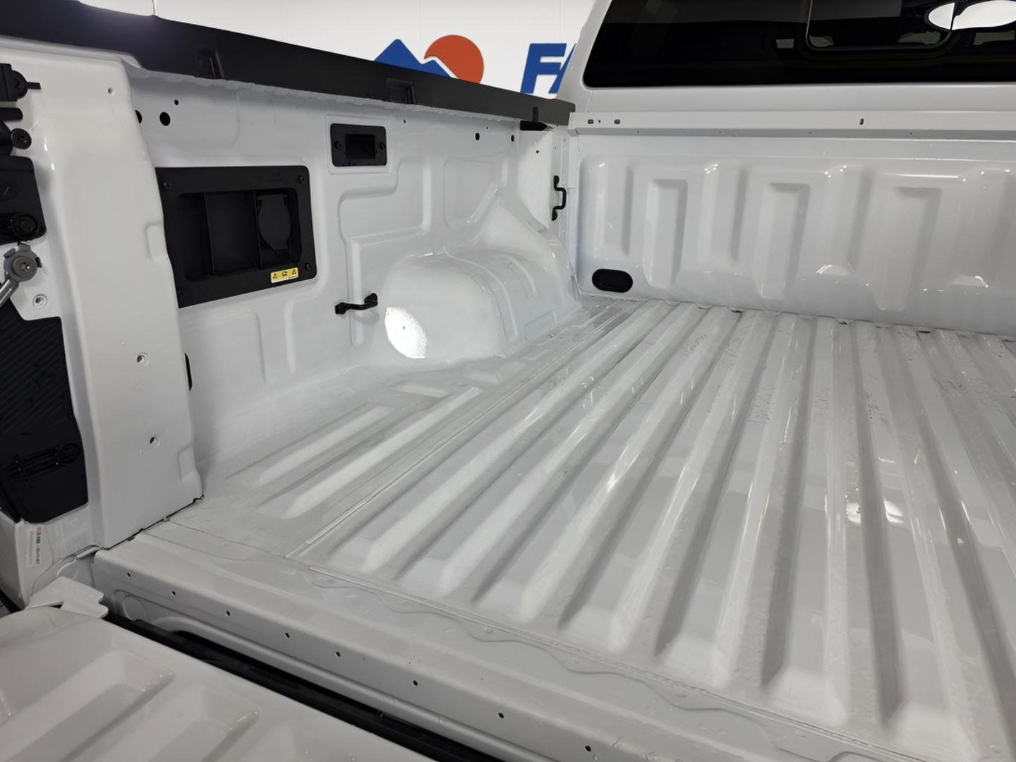 Used 2025 Oxford White Ford LARIAT image 7