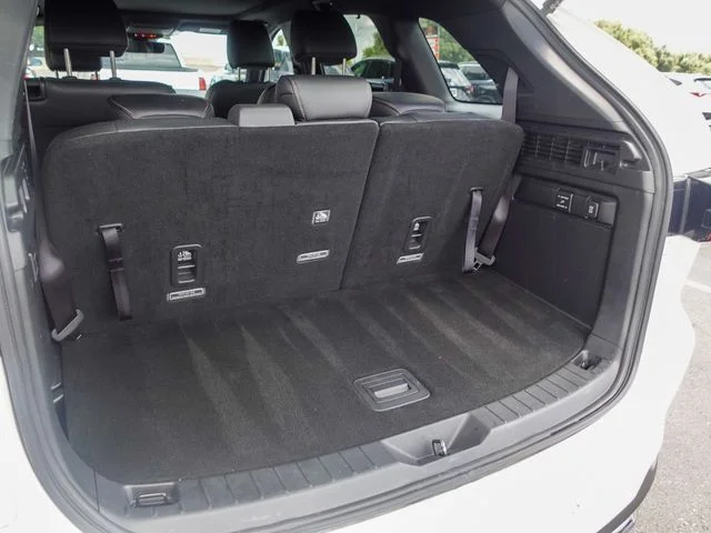 Used 2024 White Mazda Premium Plus image 27