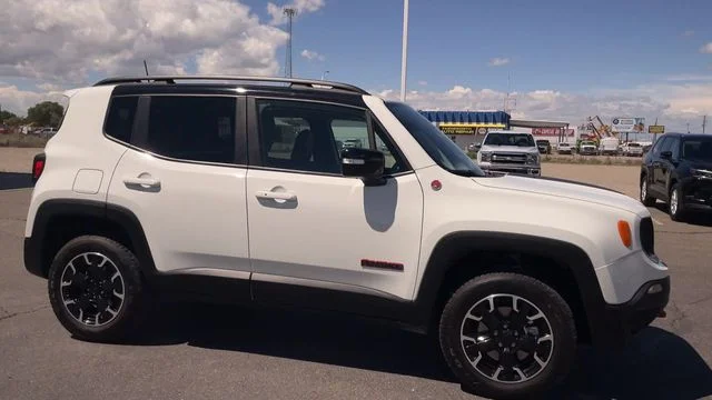 Used 2023 White Jeep Trailhawk image 3