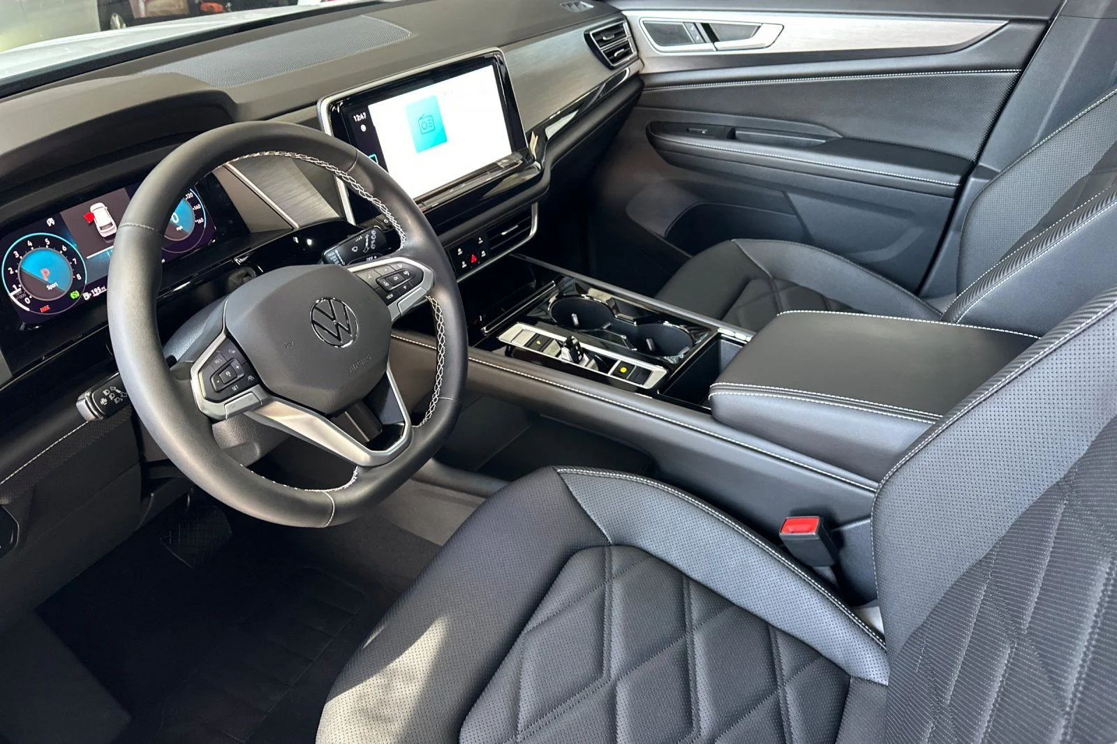 New 2026 White Volkswagen 2.0T SE w/Technology image 8