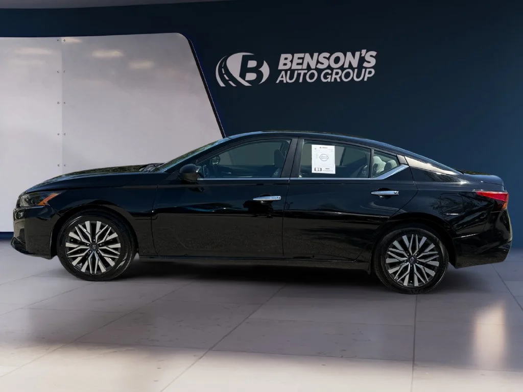 Used 2025 Black Nissan 2.5 SV image 2