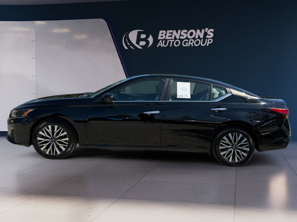 Used 2025 Black Nissan 2.5 SV image 2