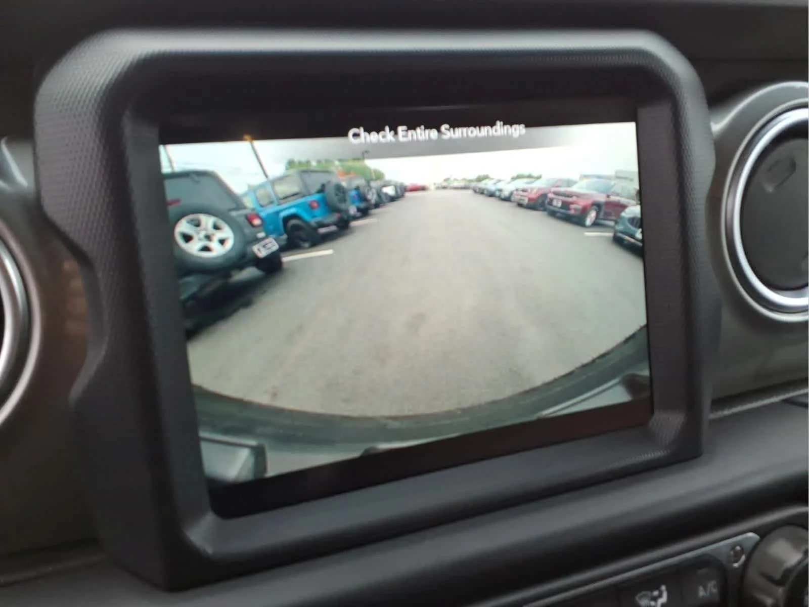 Used 2020 Granite Crystal Metallic Clearcoat Jeep Sahara image 25