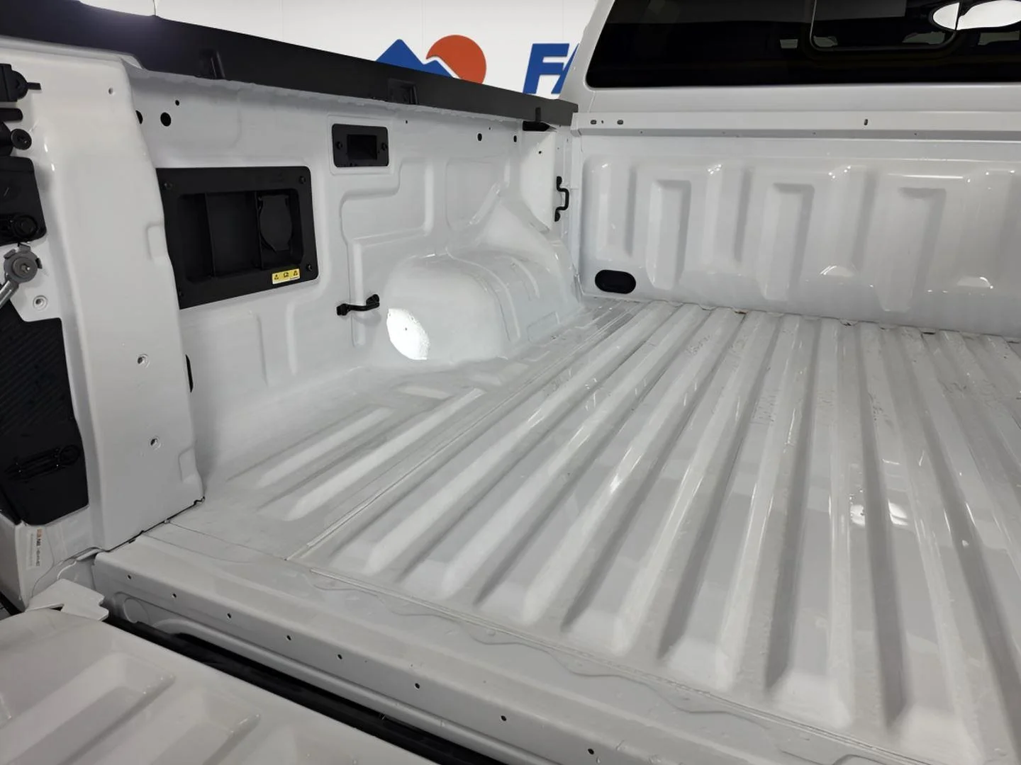 Used 2025 Oxford White Ford LARIAT image 7
