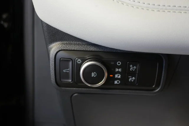 New 2027 Agate Black Metallic Ford Platinum™ image 21