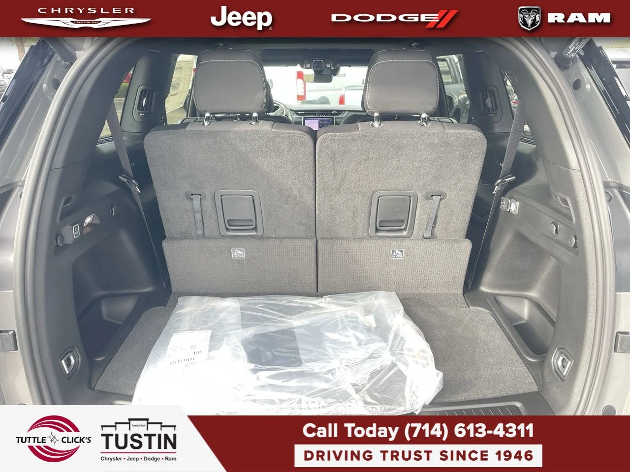 New 2027 Sting-Gray Clear-Coat Paint Jeep Laredo X image 33