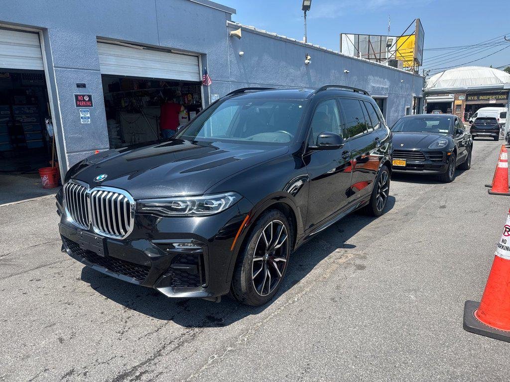 2021 BMW X7 xDrive40i's photo