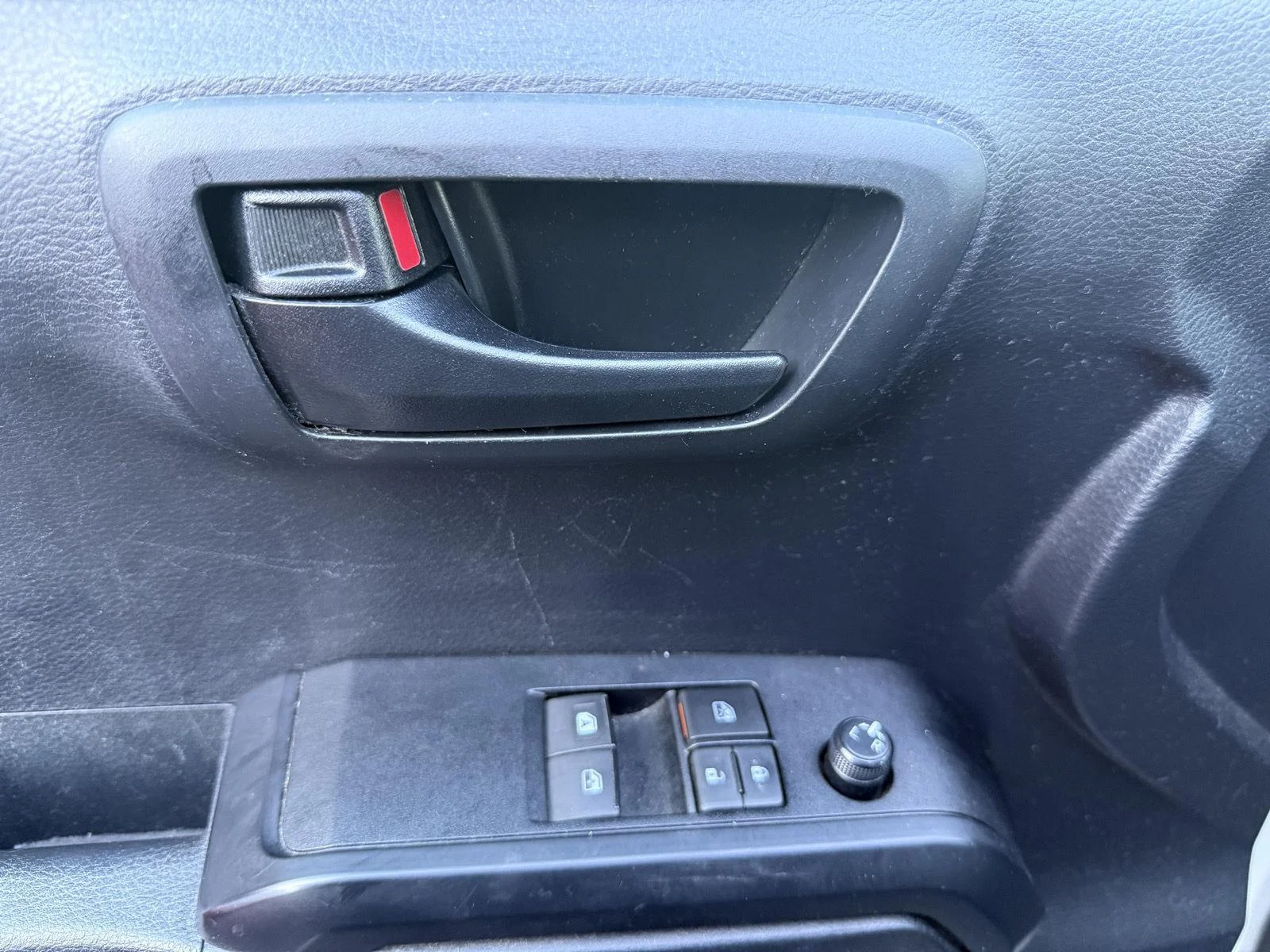 Used 2019 WHITE Toyota SR image 9