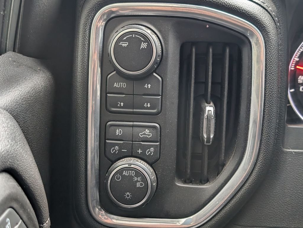 Used 2019 Silver Chevrolet RST image 33