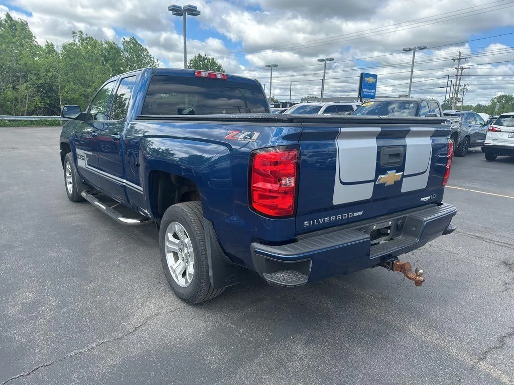 Used 2019 Deep Ocean Blue Chevrolet LT image 3