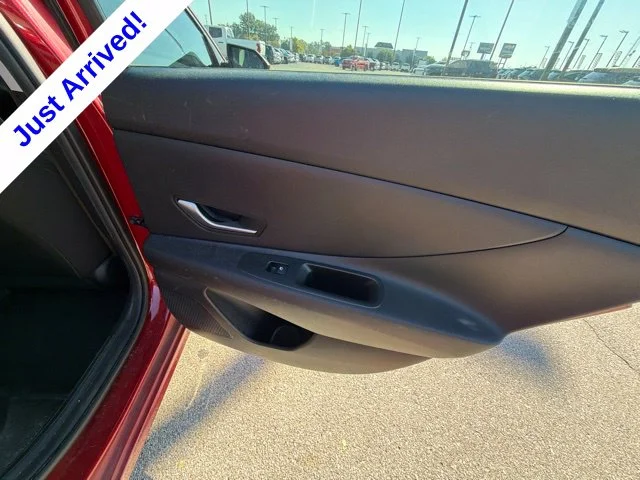 Used 2022 Red Hyundai Blue image 30