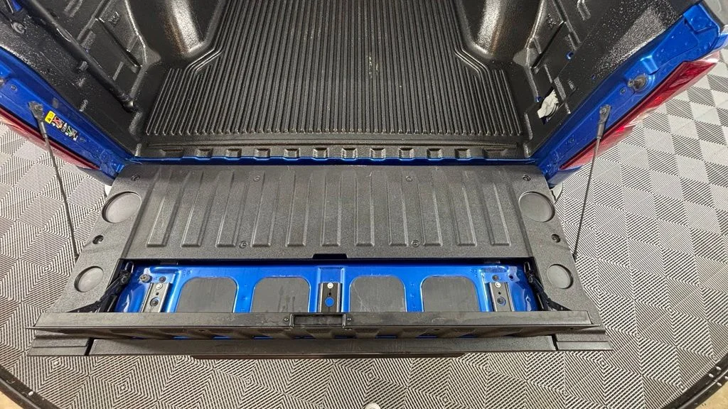 Used 2023 Blue Chevrolet Custom image 11