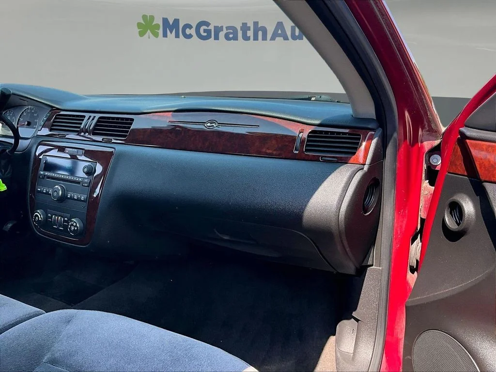 Used 2006 Red Chevrolet LT image 25