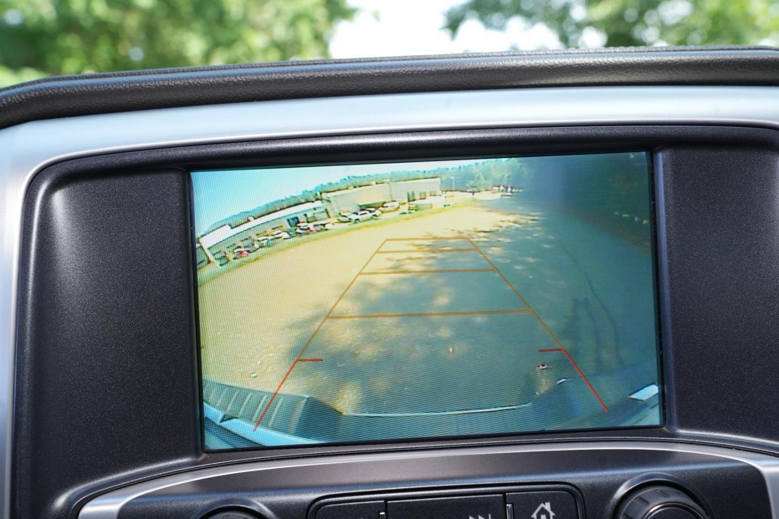 Used 2018 WHITE FROST TRICOAT GMC SLT image 29