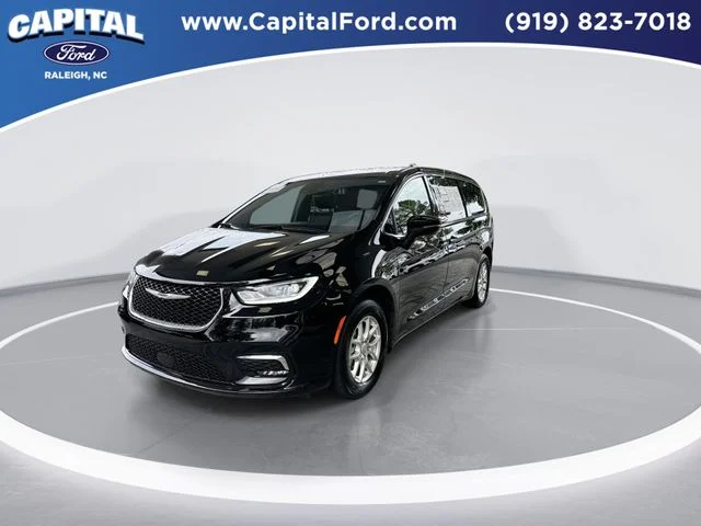 Used 2025 Black Chrysler Select image 4
