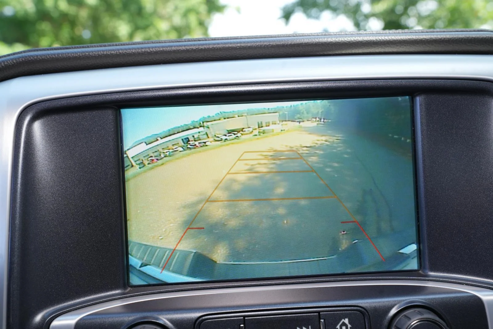 Used 2018 WHITE FROST TRICOAT GMC SLT image 29