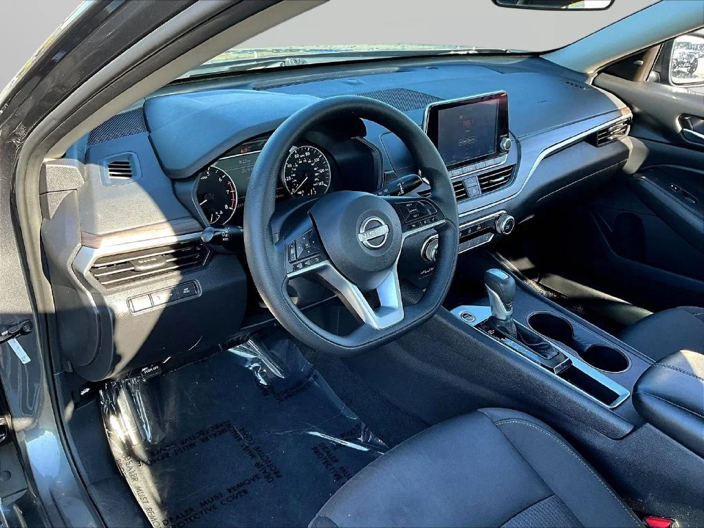 Used 2025 Gun Metallic Nissan 2.5 SV image 18