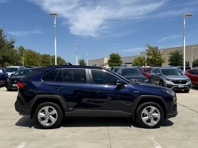 Certified Used 2021 BLUEPRINT Toyota XLE Premium image 5